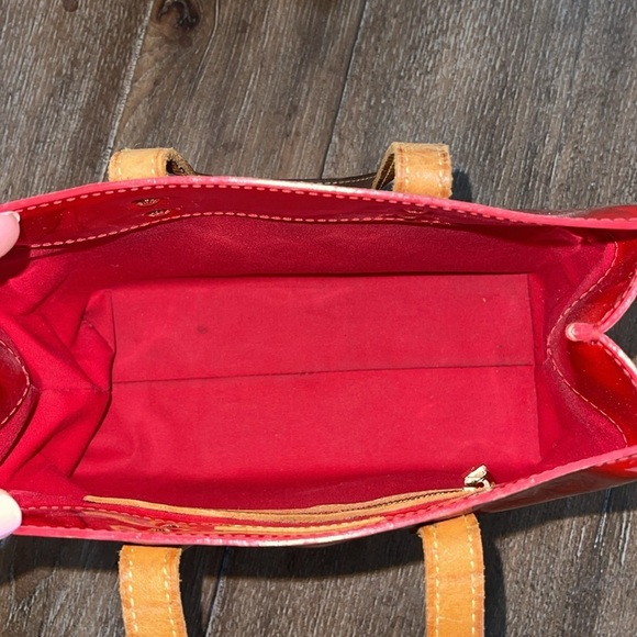 Authentic** LOUIS VUITTON ** Red Monogram Vernis Reade Pm Bag - Picture 11 of 16